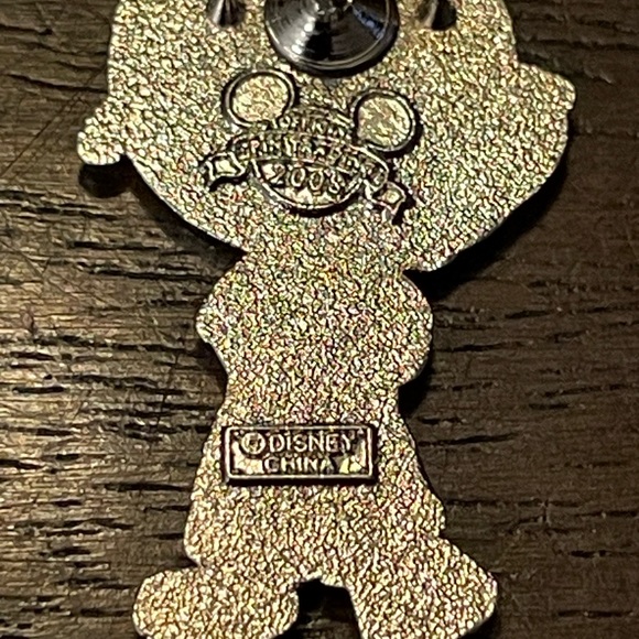 Disney Trading Pin - Chicken Little Small 2006 - Official Park Issue - Picture 3 of 3